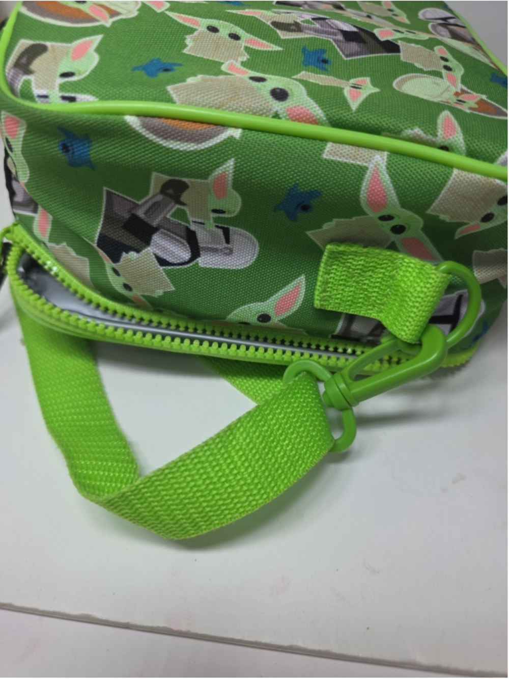 Disney Store Star Wars The Mandalorian Child Baby Yoda Lunch Box 8”x 9” in. - Picture 7 of 14
